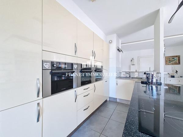 JUAN LES PINS - ROSTAGNE - SUPERBE 3 PIECES - TERRASSE - GARAGE - CAVE