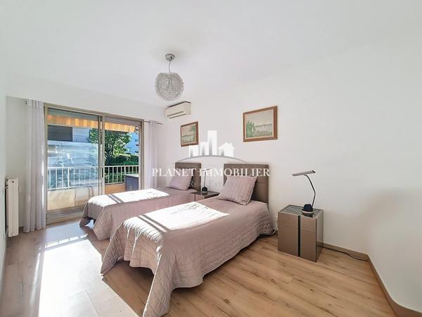 JUAN LES PINS - ROSTAGNE - SUPERBE 3 PIECES - TERRASSE - GARAGE - CAVE