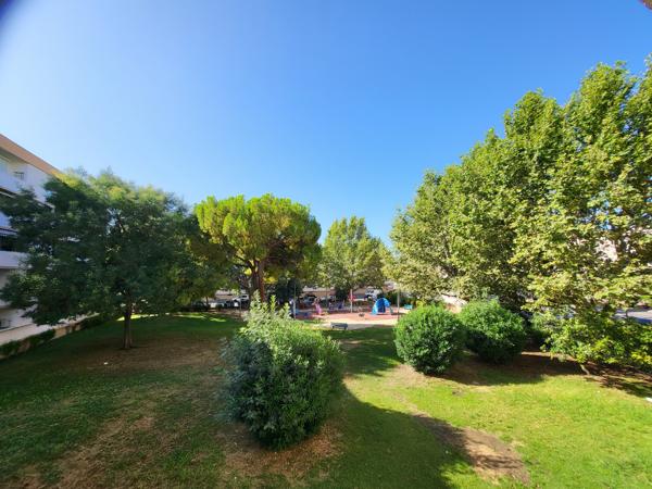 APPARTEMENT 4 PIECES AVEC BALCON VUE SUR JARDIN