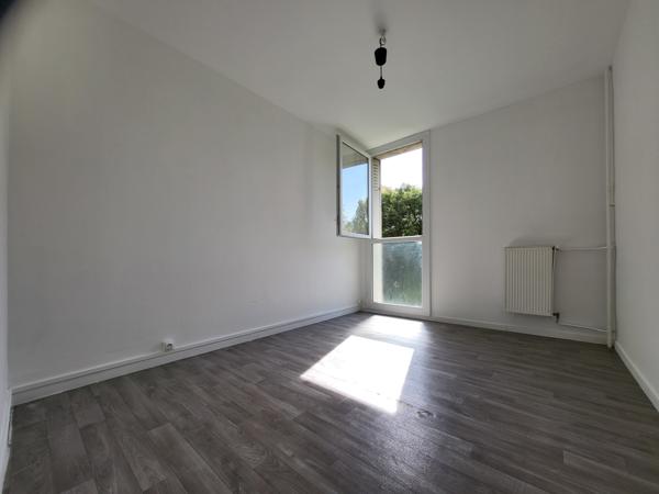 APPARTEMENT 4 PIECES AVEC BALCON VUE SUR JARDIN