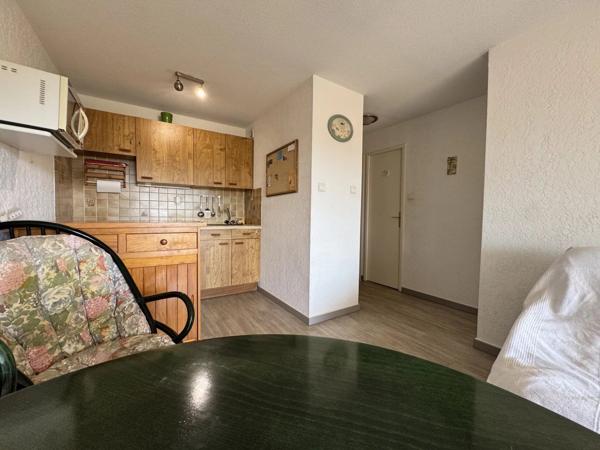 Vente                                                      Appartement
                        
                     2 pièces                      28 m2                     à La Londe-les-Maures