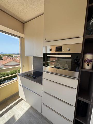 Vente                                                      Appartement
                        
                     2 pièces                      28 m2                     à La Londe-les-Maures
