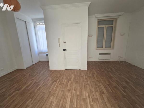 QUARTIER VAUBAN/ GAMBETTA - MAISON 1930 A RAFFRAICHIR - 68 M2 HAB - COUR - UN PARKING -