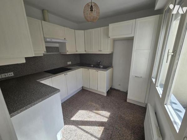 QUARTIER VAUBAN/ GAMBETTA - MAISON 1930 A RAFFRAICHIR - 68 M2 HAB - COUR - UN PARKING -