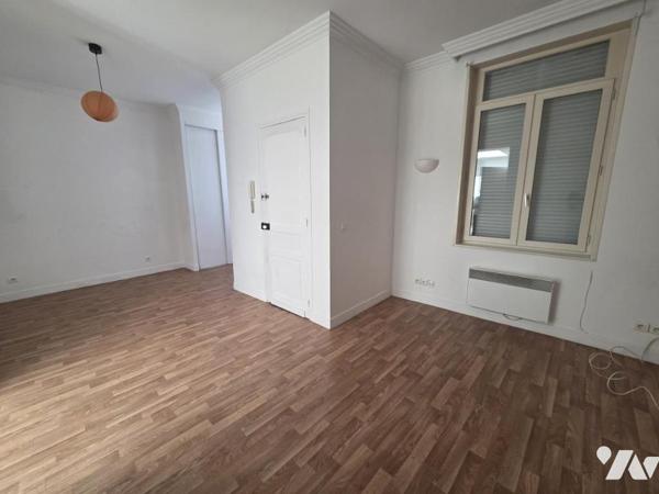 QUARTIER VAUBAN/ GAMBETTA - MAISON 1930 A RAFFRAICHIR - 68 M2 HAB - COUR - UN PARKING -