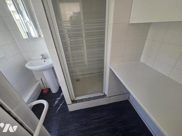 QUARTIER VAUBAN/ GAMBETTA - MAISON 1930 A RAFFRAICHIR - 68 M2 HAB - COUR - UN PARKING -