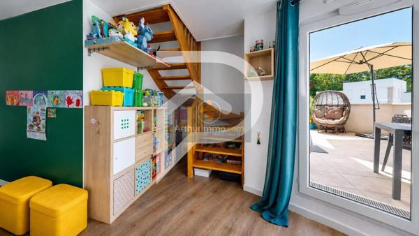 Vente                                                      Appartement
                        
                     3 pièces                      71 m2                     à Poissy