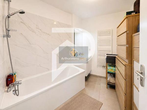 Vente                                                      Appartement
                        
                     3 pièces                      71 m2                     à Poissy