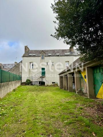 Immeuble a vendre a Plumeliau - 1 local commercial et 1 appartement de 3 chambres.