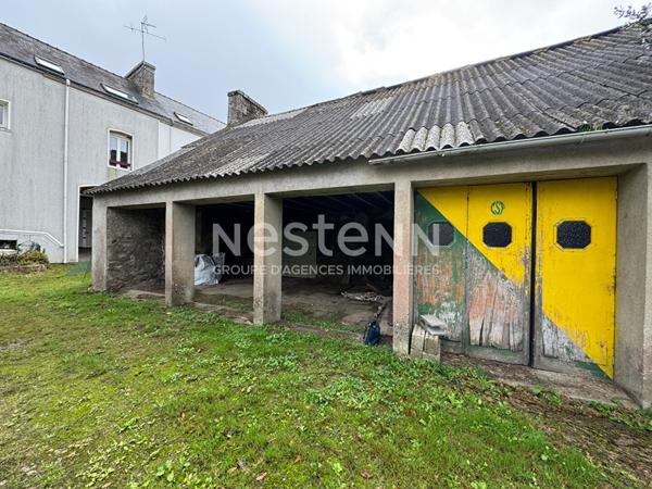 Immeuble a vendre a Plumeliau - 1 local commercial et 1 appartement de 3 chambres.