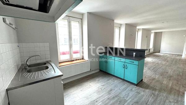 Immeuble a vendre a Plumeliau - 1 local commercial et 1 appartement de 3 chambres.