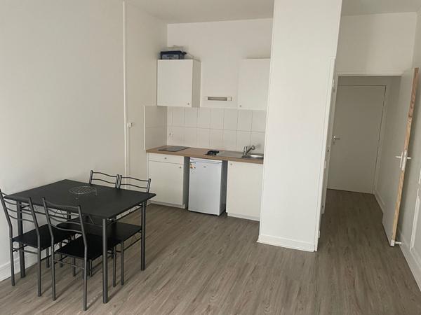 A LOUER STUDIO 25m² GROSSE HORLOGE ,  La rochelle