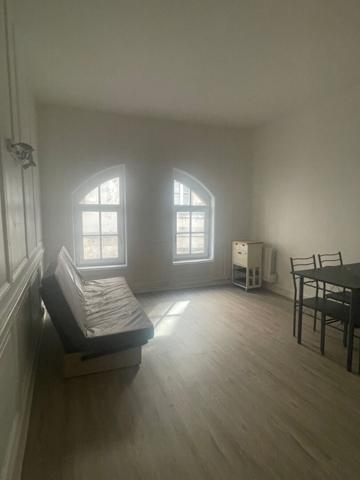 A LOUER STUDIO 25m² GROSSE HORLOGE ,  La rochelle