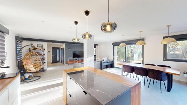 Secteur La Roue- maison individuelle rénovée 7P de 148,96 m² - volumes et perspectives – pergolas et piscine