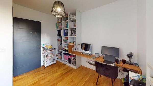 Secteur La Roue- maison individuelle rénovée 7P de 148,96 m² - volumes et perspectives – pergolas et piscine