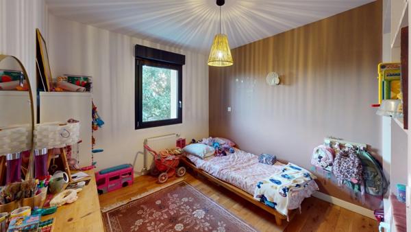 Secteur La Roue- maison individuelle rénovée 7P de 148,96 m² - volumes et perspectives – pergolas et piscine