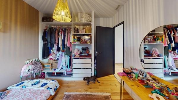 Secteur La Roue- maison individuelle rénovée 7P de 148,96 m² - volumes et perspectives – pergolas et piscine