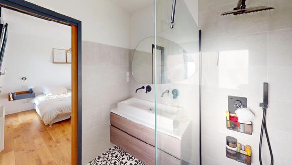 Secteur La Roue- maison individuelle rénovée 7P de 148,96 m² - volumes et perspectives – pergolas et piscine