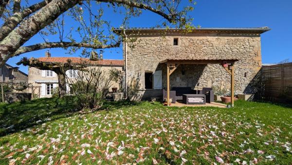 maison de village avec grange + dépendance et piscine hors sol