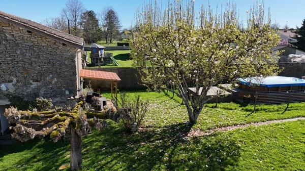 maison de village avec grange + dépendance et piscine hors sol