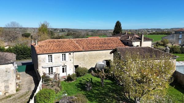 maison de village avec grange + dépendance et piscine hors sol