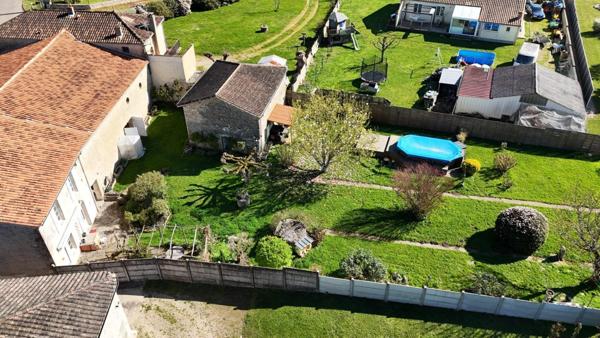 maison de village avec grange + dépendance et piscine hors sol