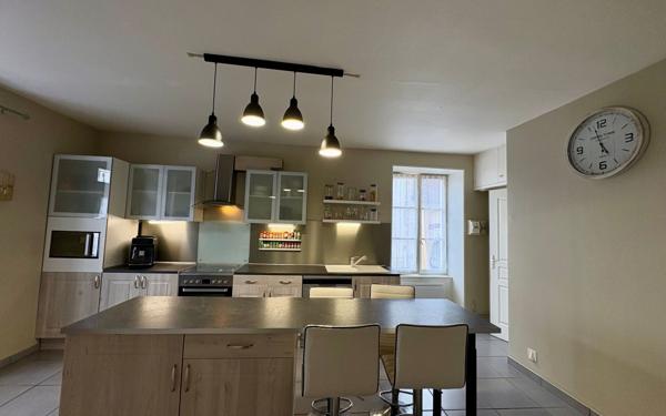 Maison à vendre    4 pièces •  Brigueil-le-Chantre