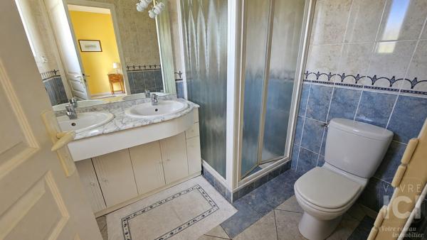 Maison vie de plain pied 6 pièce(s) 149.42 m2