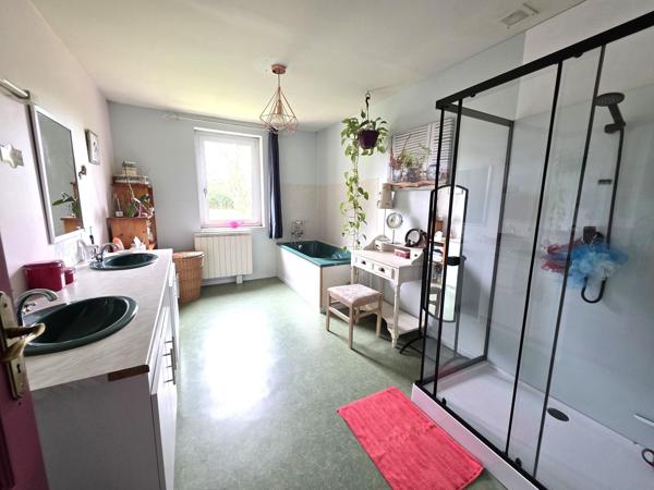 Au coeur de la campagne baugeoise, Longère de charme sur 2Hectares !