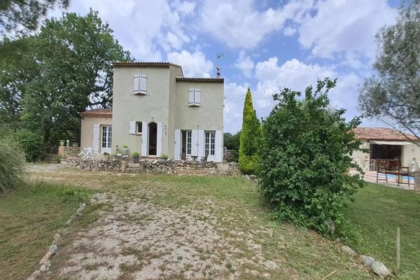 Maison
         4 pièces
        - 110 m² 695 000 € *