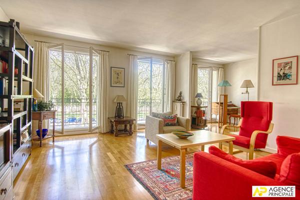 Versailles centre Avenue de Paris Appartement 4 pièces 90 m² situé au 3ème étage avec ascenseur, balcon, cave et parking 620 000 € **  - Référence  28280