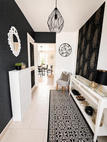 Maison
         6 pièces
        - 126 m² 335 000 € *