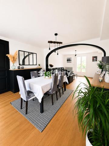 Maison
         6 pièces
        - 126 m² 335 000 € *