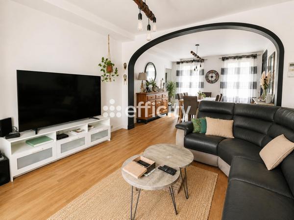 Maison
         6 pièces
        - 126 m² 335 000 € *