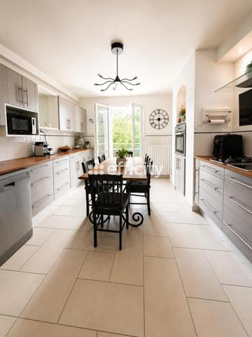 Maison
         6 pièces
        - 126 m² 335 000 € *