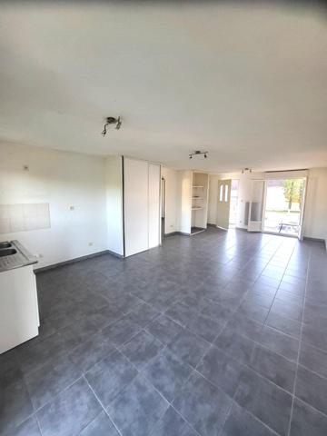 Centre-ville MORESTEL - Appartement T3 lumineux de 61.65 m² au pied des commodités / Petite Résidence de 2008 avec Parking