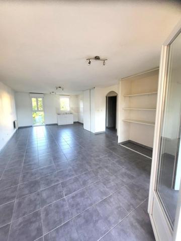 Centre-ville MORESTEL - Appartement T3 lumineux de 61.65 m² au pied des commodités / Petite Résidence de 2008 avec Parking