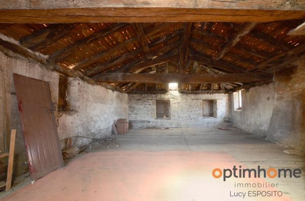 🏰 Opportunité Unique au Cœur du Village Historique de Confolens ! 🌟