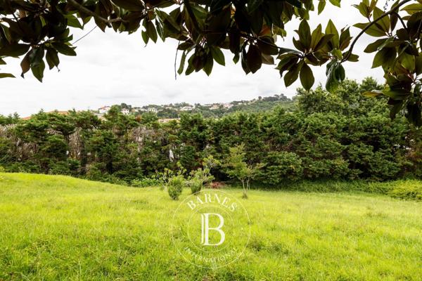 Urrugne, Terrain constructible  925 m² à vendre