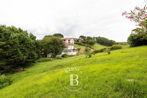 Urrugne, Terrain constructible  925 m² à vendre