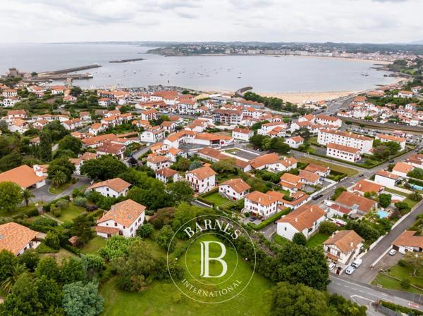 Urrugne, Terrain constructible  925 m² à vendre