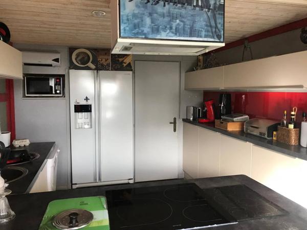 ENSEMBLE IMMOBILIER DE RAPPORT DIVISE EN DEUX APPARTEMENTS MEUBLES LOCATION  COURTE DUREE