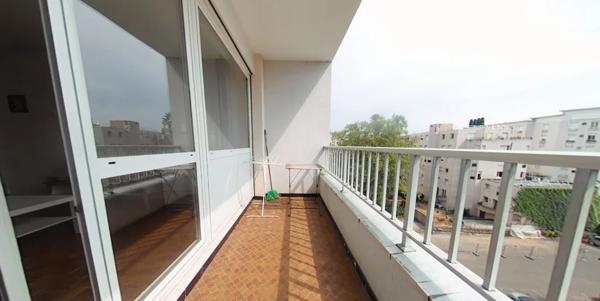 APPARTEMENT T2 A LOUER - LYON 8EME ARRONDISSEMENT Colbert 52.35 m 2 970 € charges comprises par mois