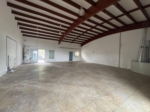 Location / Bureaux à Baie-Mahault (97122)