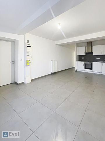 LOCATION ROUSSY LE VILLAGE - APPARTEMENT F2 PARKING ET TERRASSE