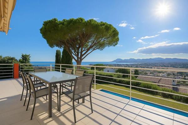 Co-Exclusivité - Villa au Cannet au calme avec vue Mer et Estérel spectaculaire