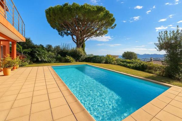 Co-Exclusivité - Villa au Cannet au calme avec vue Mer et Estérel spectaculaire