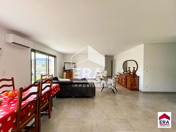 Villa plain-pied aux matériaux haute de gamme!