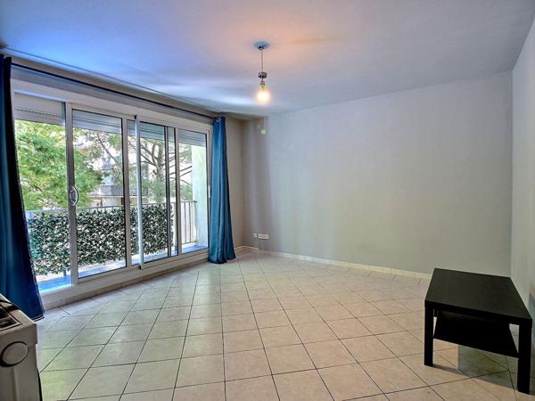 Grand appartement T1 bis avec balcon, proche tram, bus et toutes commodités