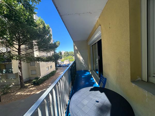 Grand appartement T1 bis avec balcon, proche tram, bus et toutes commodités